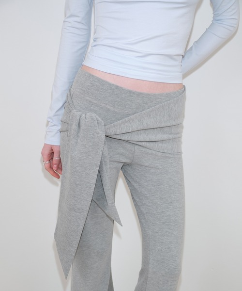 SOLWEIGE(ソルヴェイグ)の「【SOLWEIGE】ウエストリボンデザイン ストレッチ フレアニットパンツ(その他パンツ・レディース・グレー/ブラック・S/M/L)」の7枚目の写真