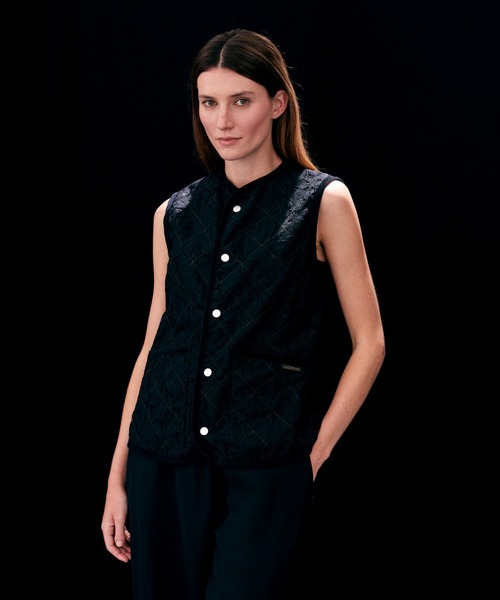 LAVENHAM(ラベンハム)の「Black Edition Lace Cocoon Thornham Womens / ブラック エディション レース コクーン ソーンハム ウィメンズ(ベスト・レディース・ブラック・8/10/12/14/6/16)」の3枚目の写真