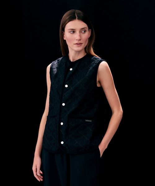 LAVENHAM(ラベンハム)の「Black Edition Lace Cocoon Thornham Womens / ブラック エディション レース コクーン ソーンハム ウィメンズ(ベスト・レディース・ブラック・8/10/12/14/6/16)」の4枚目の写真