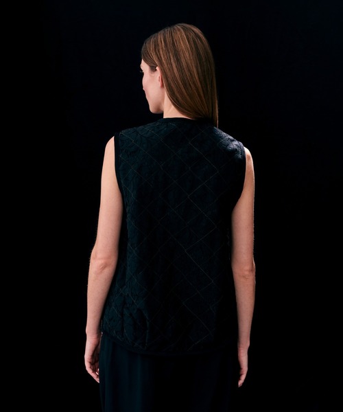 LAVENHAM(ラベンハム)の「Black Edition Lace Cocoon Thornham Womens / ブラック エディション レース コクーン ソーンハム ウィメンズ(ベスト・レディース・ブラック・8/10/12/14/6/16)」の6枚目の写真