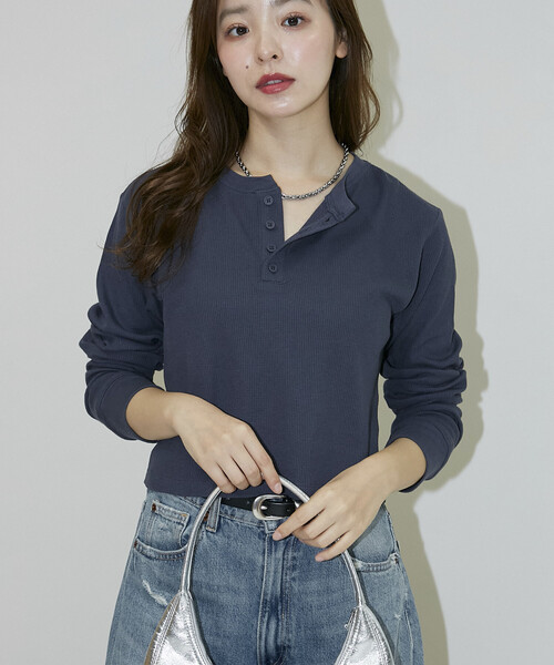 PUBLUX(パブリュクス)の「PUBLUX/パブリュクス ライト ワッフル ヘンリーネック ロンT 限定展開(Tシャツ/カットソー・レディース・ライトグレー/ホワイト/チャコールグレー/ネイビー・フリ-)」の4枚目の写真