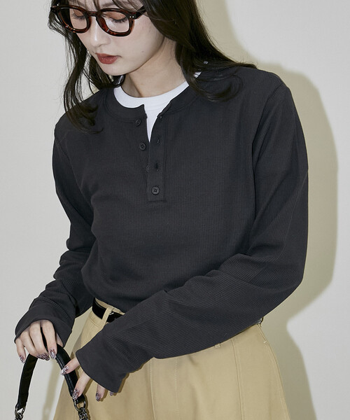 PUBLUX(パブリュクス)の「PUBLUX/パブリュクス ライト ワッフル ヘンリーネック ロンT 限定展開(Tシャツ/カットソー・レディース・ライトグレー/ホワイト/チャコールグレー/ネイビー・フリ-)」の14枚目の写真