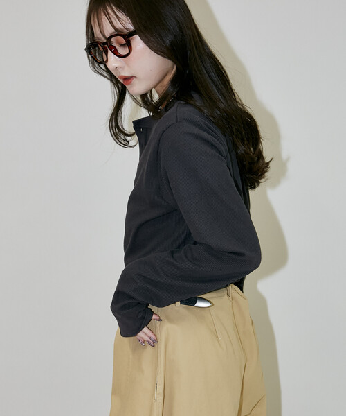 PUBLUX(パブリュクス)の「PUBLUX/パブリュクス ライト ワッフル ヘンリーネック ロンT 限定展開(Tシャツ/カットソー・レディース・ライトグレー/ホワイト/チャコールグレー/ネイビー・フリ-)」の16枚目の写真