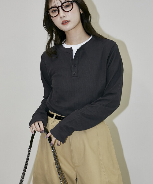 PUBLUX(パブリュクス)の「PUBLUX/パブリュクス ライト ワッフル ヘンリーネック ロンT 限定展開(Tシャツ/カットソー・レディース・ライトグレー/ホワイト/チャコールグレー/ネイビー・フリ-)」の18枚目の写真