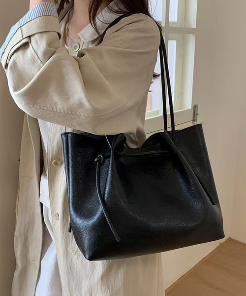 folka(フォルカ)の「2C79-KR ノットデザイン ショルダートート(トートバッグ・レディース・ブラック/ブラウン・ONESIZE)」の11枚目の写真