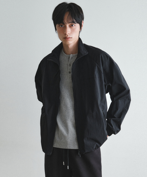 WEDNESDAY OASIS(ウェンズデーオアシス)の「テンパードウィンドブレーカー_BLACK(W25OT09)(ナイロンジャケット・メンズ・ブラック・FREE)」の4枚目の写真
