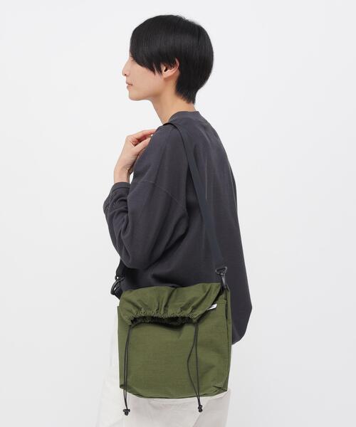 MHL.（エムエイチエル）の「STANDARD SUPPLY FOR MHL.（ショルダーバッグ・レディース・ブラック/カーキ・FREE）」の6枚目の写真