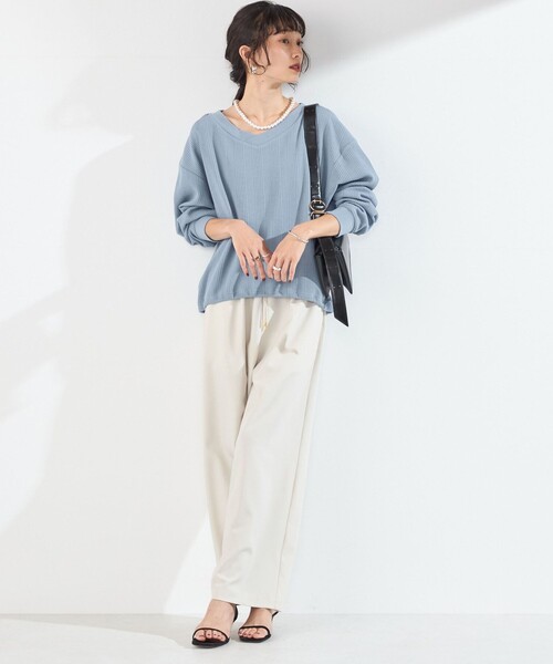 SHIPS Colors(シップス カラーズ)の「〈手洗い可能〉変形ワッフル Vネック プルオーバー◇(Tシャツ/カットソー・レディース・ライトブルー/ネイビー/オフホワイト/ブラウン・ONE SIZE)」の7枚目の写真
