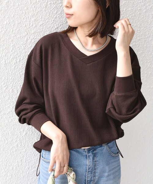 SHIPS Colors(シップス カラーズ)の「〈手洗い可能〉変形ワッフル Vネック プルオーバー◇(Tシャツ/カットソー・レディース・ライトブルー/ネイビー/オフホワイト/ブラウン・ONE SIZE)」の13枚目の写真