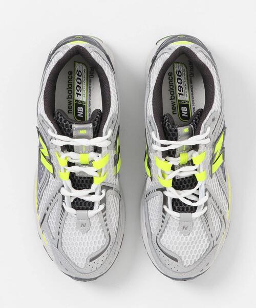 NEW BALANCE(ニューバランス)の「NEW BALANCE 1906R(スニーカー・レディース・シルバー系その他・24/24.5/25/23/23.5)」の3枚目の写真