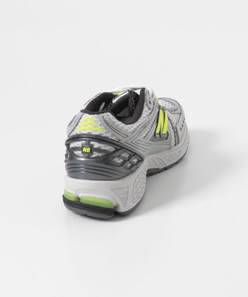 NEW BALANCE(ニューバランス)の「NEW BALANCE 1906R(スニーカー・レディース・シルバー系その他・24/24.5/25/23/23.5)」の4枚目の写真