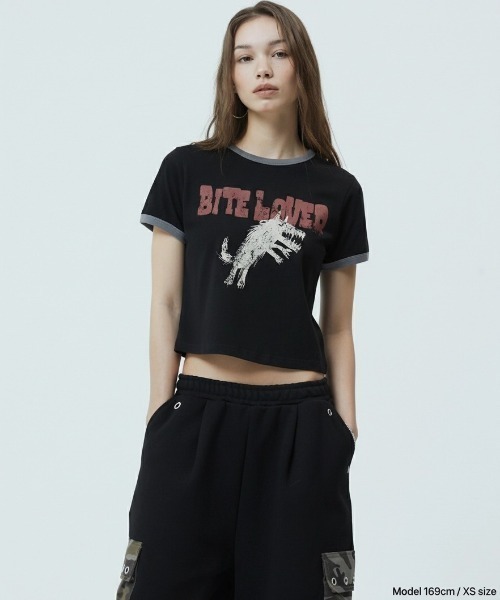 MAHAGRID（マハグリッド）の「『mahagrid/マハグリッド』 BITE LOVER CROP RINGER TEE/バイト ラバー クロップ リンガー Tシャツ（Tシャツ/カットソー・レディース・ブラック/イエロー/ホワイト・XS）」の11枚目の写真