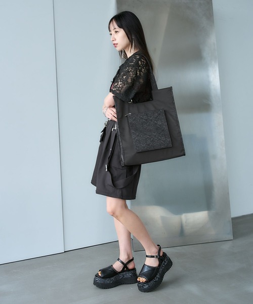 HARE(ハレ)の「【推し活にもおすすめ!】2WAYクリアポケットトートバッグ(HARE)(トートバッグ・レディース・ブラック・FREE)」の4枚目の写真