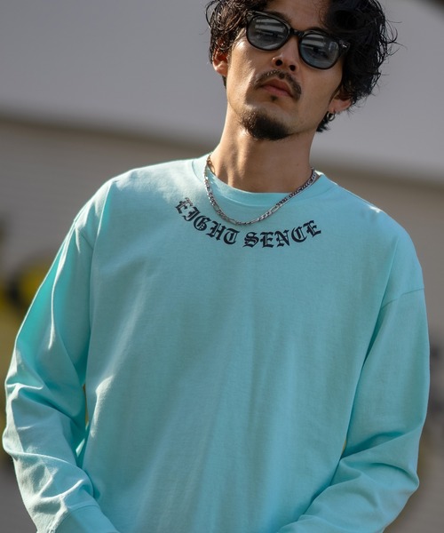En serio TOKYO（エンソリオトーキョー）の「【SIDEWAYSTANCE】ネックロゴ長袖Tシャツ 70421（Tシャツ/カットソー・メンズ・ホワイト/ブラック/ブルー・MEDIUM/LARGE/X-LARGE/SMALL）」の3枚目の写真