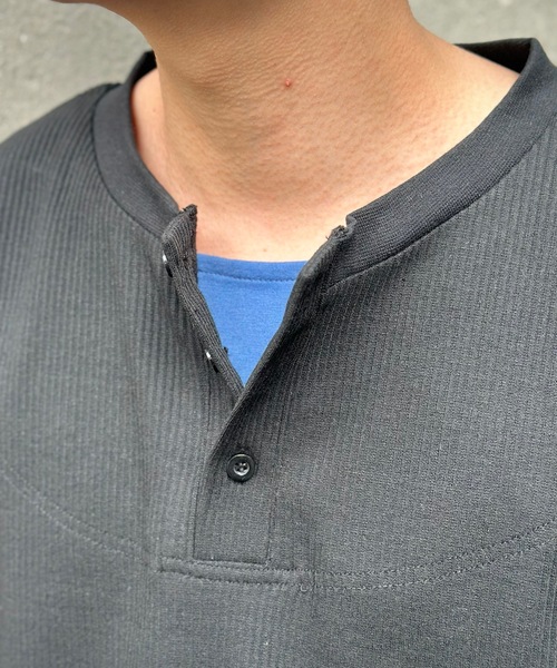 MandO（エムオー）（エムオー）の「レイヤードライクショートヘンリーTシャツ（Tシャツ/カットソー・メンズ・ネイビー/オフホワイト/ブラック・LARGE/MEDIUM）」の11枚目の写真