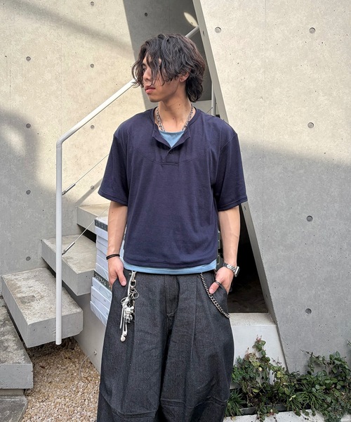 MandO（エムオー）（エムオー）の「レイヤードライクショートヘンリーTシャツ（Tシャツ/カットソー・メンズ・ネイビー/オフホワイト/ブラック・LARGE/MEDIUM）」の21枚目の写真