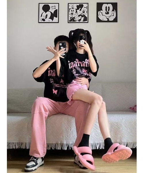 Mela(メラ)の「オーバーサイズグラフィックTシャツ(Tシャツ/カットソー・レディース・ホワイト/ブラック・M/L)」の3枚目の写真