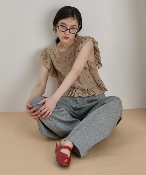 LOSCa(ロスカ)の「エンブロイダリーフリルブラウス(シャツ/ブラウス・レディース・ベージュ/オフホワイト・FREE)」の17枚目の写真