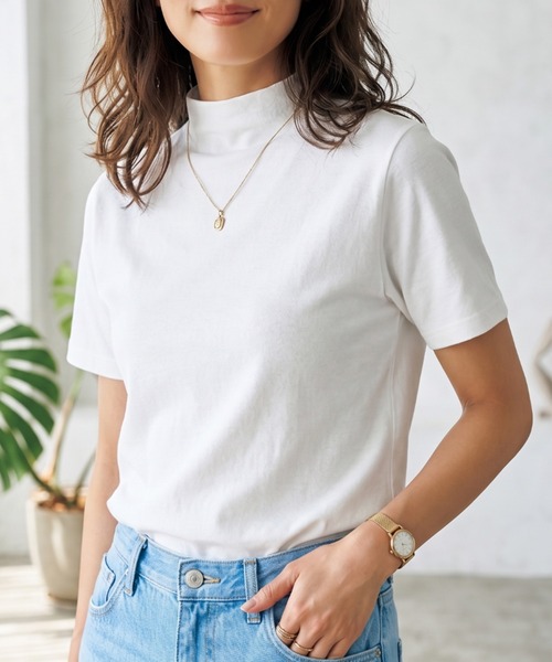 Belta attrice(ベルタアトリーチェ)の「【汗冷え防止 】強撚コットン100 モックネック 半袖 フライスTシャツ / 薄手 インナー カットソー(Tシャツ/カットソー・レディース・イエロー/ラベンダー/ピンク/ダークネイビー/ホワイト/オレンジ/ミント/ライトピンク/ライトブルー・FREE/M~L/フリー)」の1枚目の写真