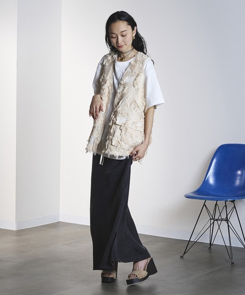 ROSE BUD(ローズバッド)の「(CREOLME)FRINGE JACQUARD VEST(ベスト・レディース・ベージュ/ブラック・ONE SIZE)」の9枚目の写真