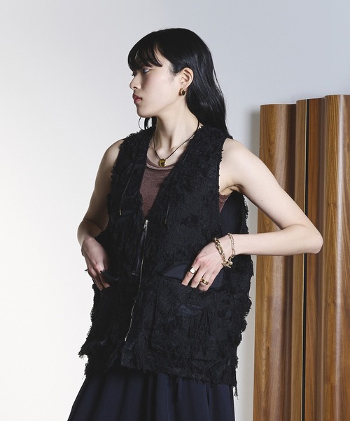 ROSE BUD(ローズバッド)の「(CREOLME)FRINGE JACQUARD VEST(ベスト・レディース・ベージュ/ブラック・ONE SIZE)」の13枚目の写真