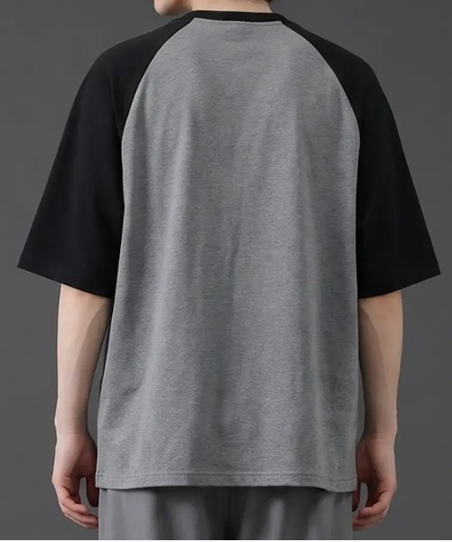 revertical(リバーティカル)の「バイカラー ラグランスリーブ クルーネックTシャツ/配色切替 半袖カットソー(Tシャツ/カットソー・メンズ・グレー/ブラック/ブラウン・MEDIUM/LARGE)」の4枚目の写真