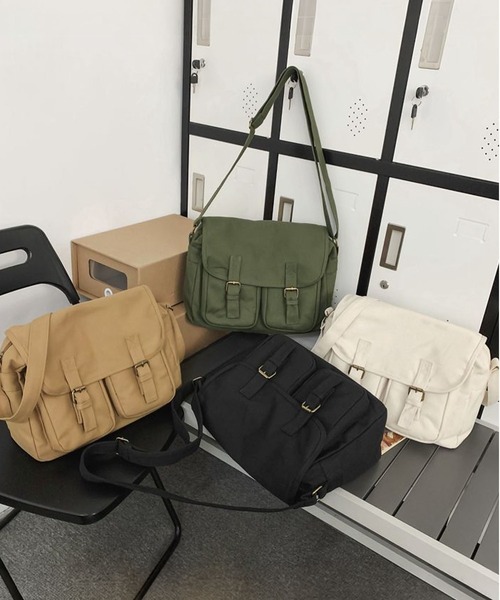 LA VORAGINE(ラ ヴォラジネ)の「外ポケットスクエア キャンバス ポストマン ビッグショルダーバッグ(ショルダーバッグ・レディース・ブラウン/グリーン/ブラック/アイボリー・FREE)」の9枚目の写真
