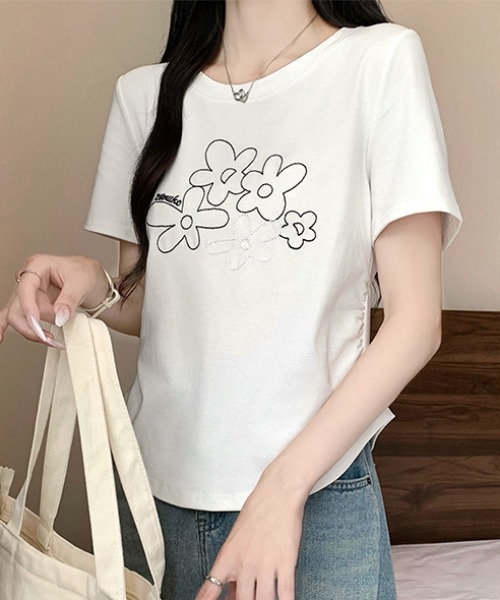 AVYL(アヴィル)の「フラワーグラフィックプリント半袖Tシャツ(Tシャツ/カットソー・レディース・ホワイト/ネイビー・M)」の5枚目の写真