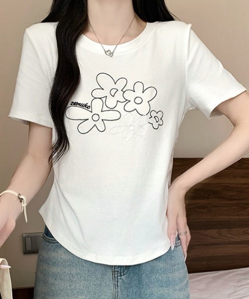 AVYL(アヴィル)の「フラワーグラフィックプリント半袖Tシャツ(Tシャツ/カットソー・レディース・ホワイト/ネイビー・M)」の7枚目の写真