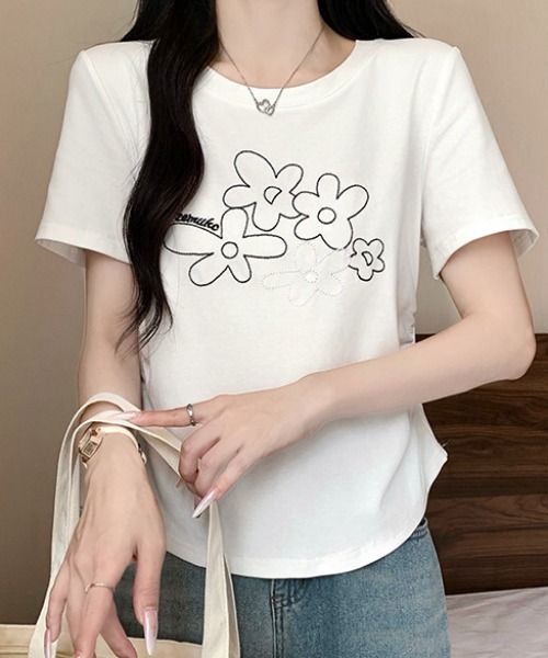 AVYL(アヴィル)の「フラワーグラフィックプリント半袖Tシャツ(Tシャツ/カットソー・レディース・ホワイト/ネイビー・M)」の9枚目の写真