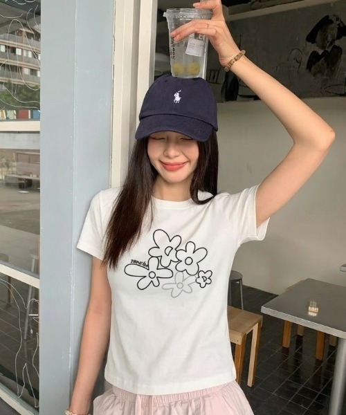 AVYL(アヴィル)の「フラワーグラフィックプリント半袖Tシャツ(Tシャツ/カットソー・レディース・ホワイト/ネイビー・M)」の13枚目の写真