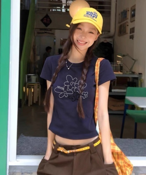 AVYL(アヴィル)の「フラワーグラフィックプリント半袖Tシャツ(Tシャツ/カットソー・レディース・ホワイト/ネイビー・M)」の18枚目の写真