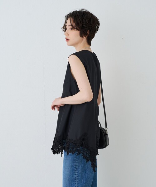 EMMA ROUGE VIF(エマルージュヴィフ)の「ランダムヘム裾レースノースリーブブラウス/ペプラム/夏服/オフィスカジュアル(シャツ/ブラウス・レディース・ブラック/オフホワイト・フリー)」の5枚目の写真