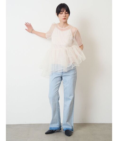 ELENDEEK(エレンディーク)の「セミフレアラフデニムワイドパンツ(デニムパンツ・レディース・ライトブルー/ブルー・2/1)」の8枚目の写真
