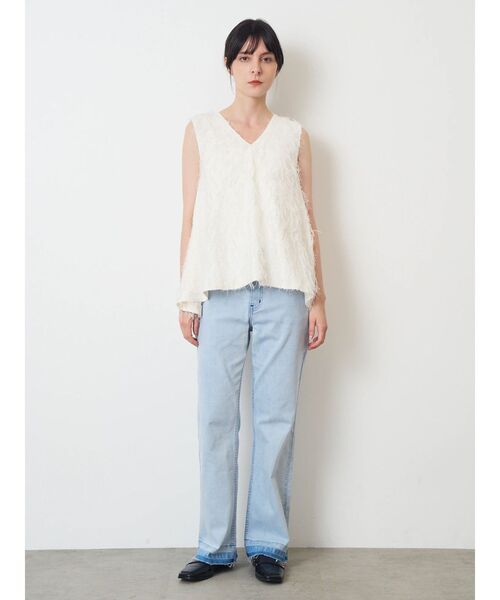 ELENDEEK(エレンディーク)の「セミフレアラフデニムワイドパンツ(デニムパンツ・レディース・ライトブルー/ブルー・2/1)」の12枚目の写真