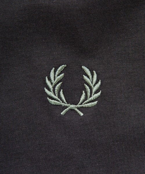 FRED PERRY（フレッドペリー）の「[FRED PERRY/フレッドペリー] ワンポイントロゴ刺繍 ショートスリーブリンガーTシャツ M3519（Tシャツ/カットソー・レディース・ワイン/グレー/ダークグリーン/モスグリーン/キナリ・XL/L/M/S/XS）」の21枚目の写真