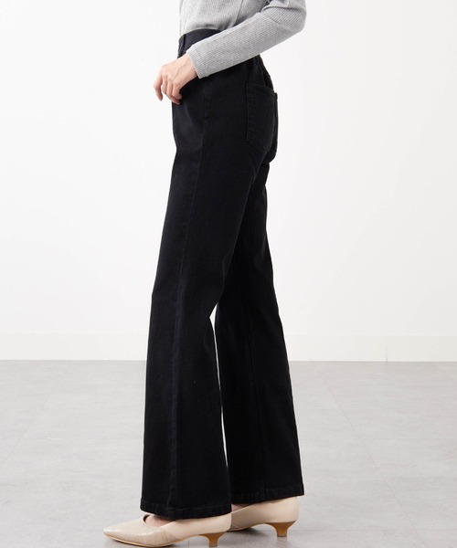 BELLUNA PLUS(ベルーナ)の「裏起毛セミフレアーデニムパンツ66丈(その他パンツ・レディース・ブラック系/インディゴブルー/ブルー・SMALL/MEDIUM/LARGE/X-LARGE)」の2枚目の写真