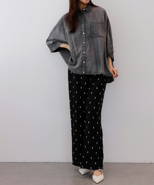 Jines(ジネス)の「シアーデニムドルマンシャツ(シャツ/ブラウス・レディース・ブラック/ターコイズブルー/サックスブルー・38)」の9枚目の写真