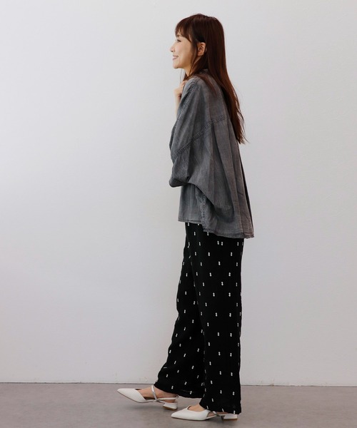 Jines(ジネス)の「シアーデニムドルマンシャツ(シャツ/ブラウス・レディース・ブラック/ターコイズブルー/サックスブルー・38)」の10枚目の写真
