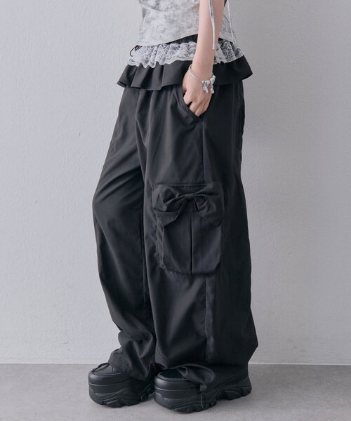 OLIVE des OLIVE（オリーブデオリーブ）の「バレルレッグリボンカーゴパンツ（カーゴパンツ・レディース・ピンク/ブラウン/ブラック・FREE）」の4枚目の写真
