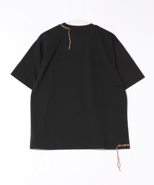 ATELANE(アテレーン)の「【ATELANE】ストレッチポンチ フラワープリント、ハンドステッチ、S/S Tee(Tシャツ/カットソー・メンズ・ホワイト系/ブラック系・MEDIUM)」の3枚目の写真