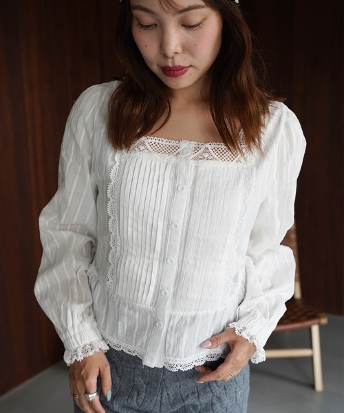 SANSeLF(サンセルフ)の「【SANSeLF】スクエアネックレースピンタックブラウス saw26s099(シャツ/ブラウス・レディース・ホワイト・FREE)」の2枚目の写真