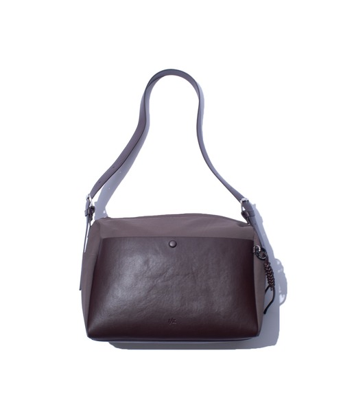 F/CE. (エフシーイー)の「F/CE. TECH LEATHER SHOULDER DUFFLE BAG / エフシーイー テックレザー ショルダー ダッフルバッグ(ショルダーバッグ・レディース・ブラック/ブラウン・FREE)」の2枚目の写真