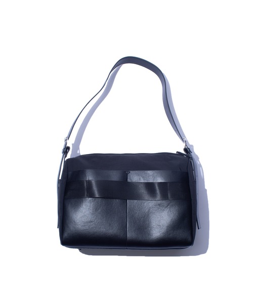 F/CE. (エフシーイー)の「F/CE. TECH LEATHER SHOULDER DUFFLE BAG / エフシーイー テックレザー ショルダー ダッフルバッグ(ショルダーバッグ・レディース・ブラック/ブラウン・FREE)」の3枚目の写真