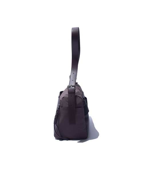 F/CE. (エフシーイー)の「F/CE. TECH LEATHER SHOULDER DUFFLE BAG / エフシーイー テックレザー ショルダー ダッフルバッグ(ショルダーバッグ・レディース・ブラック/ブラウン・FREE)」の6枚目の写真