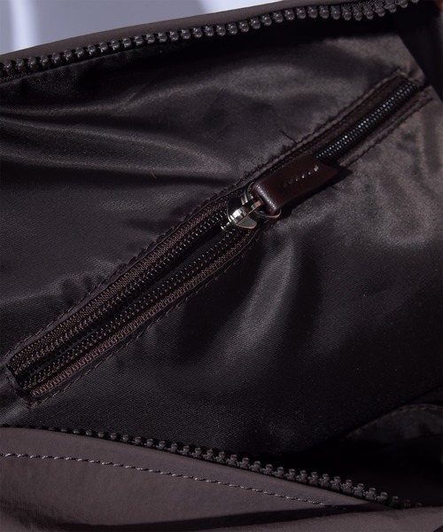 F/CE. (エフシーイー)の「F/CE. TECH LEATHER SHOULDER DUFFLE BAG / エフシーイー テックレザー ショルダー ダッフルバッグ(ショルダーバッグ・レディース・ブラック/ブラウン・FREE)」の15枚目の写真