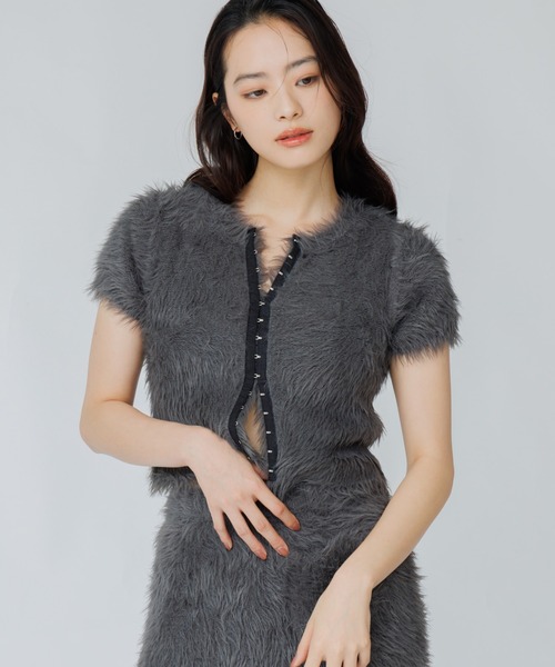 SENEE(セニー)の「front hook feather knit tops(フロントホックフェザーニットトップス)(ニット/セーター・レディース・グレー/アイボリー/ブラック・FREE)」の4枚目の写真
