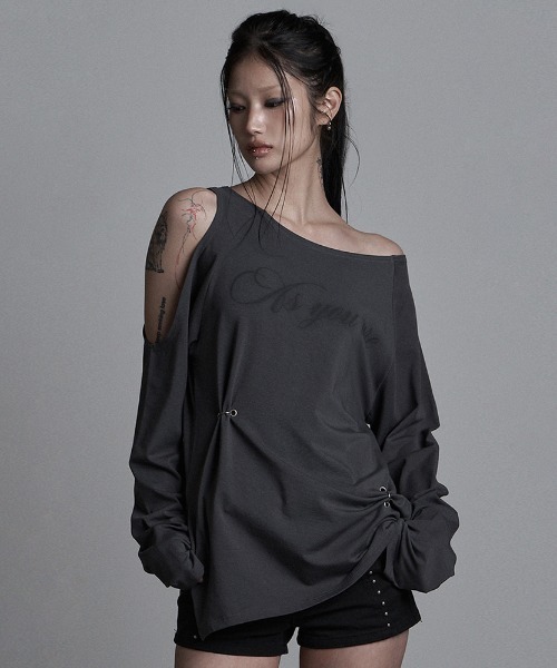 as you are(アズユーアー)の「◇ASYOUARE◇ブランド直輸入正規品/カットアウト ピアッシング ロング スリーブ CUT-OUT PIERCING LONG SLEEVE(Tシャツ/カットソー・レディース・ホワイト/チャコール・FREE)」の2枚目の写真