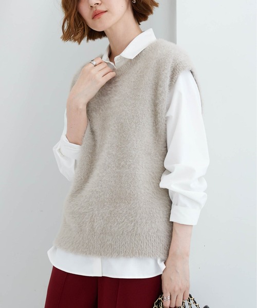 BELLUNA PLUS(ベルーナ)の「ラメシャギー素材Vネックニットベスト(ベスト・レディース・チャコール/ベージュ・X-LARGE/LARGE/MEDIUM)」の1枚目の写真
