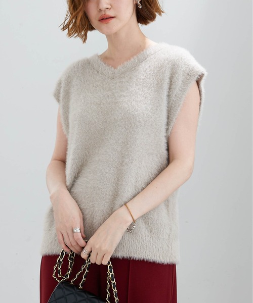 BELLUNA PLUS(ベルーナ)の「ラメシャギー素材Vネックニットベスト(ベスト・レディース・チャコール/ベージュ・X-LARGE/LARGE/MEDIUM)」の20枚目の写真